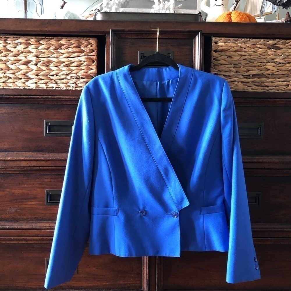 Vintage blue cropped crossed front blazer in size M